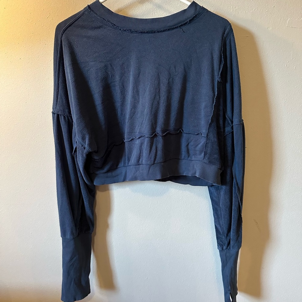 FP Movement navy cropped sweatshirt 💙